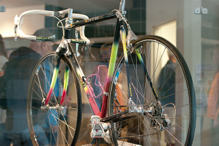 Illustration for article titled 101 Years of Tour de France Bikes Map the Evolution of Cycling